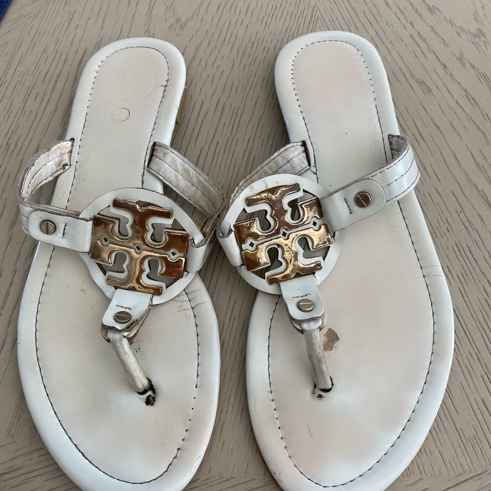 Tory Burch Miller Sandal in White with Gold Tory Logo. Size 8 1/2.